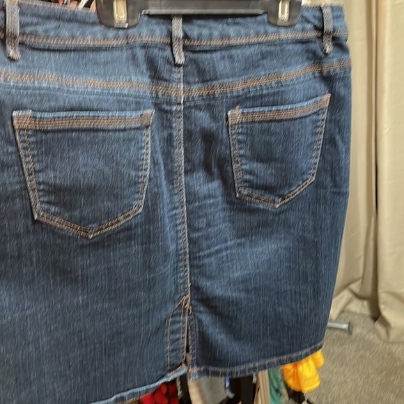20 inch to 21 inch waist 20 inches long size 14 denim skirt - Picture 3 of 3